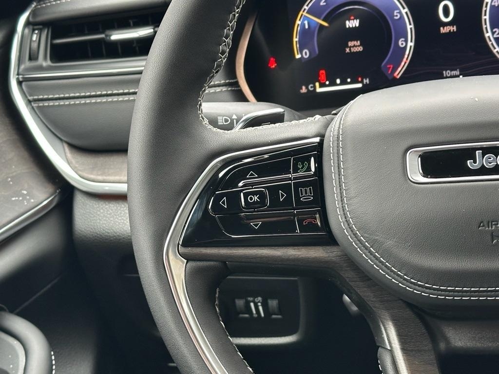 new 2025 Jeep Grand Cherokee car, priced at $55,864