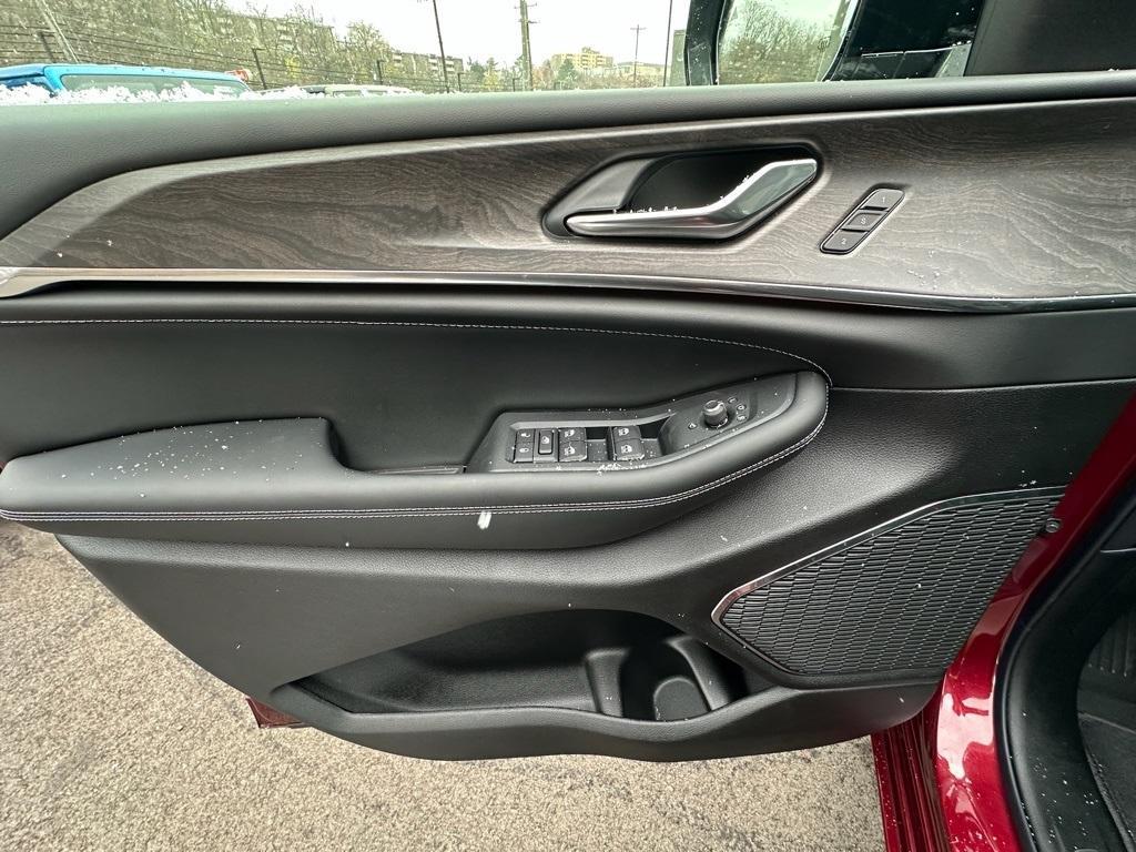 new 2025 Jeep Grand Cherokee car, priced at $55,864