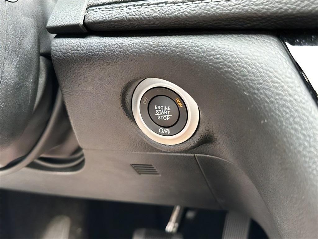 new 2022 Chrysler Pacifica Hybrid car, priced at $39,999