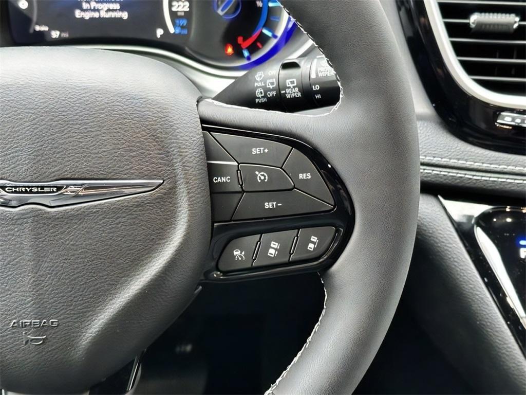 new 2022 Chrysler Pacifica Hybrid car, priced at $39,999