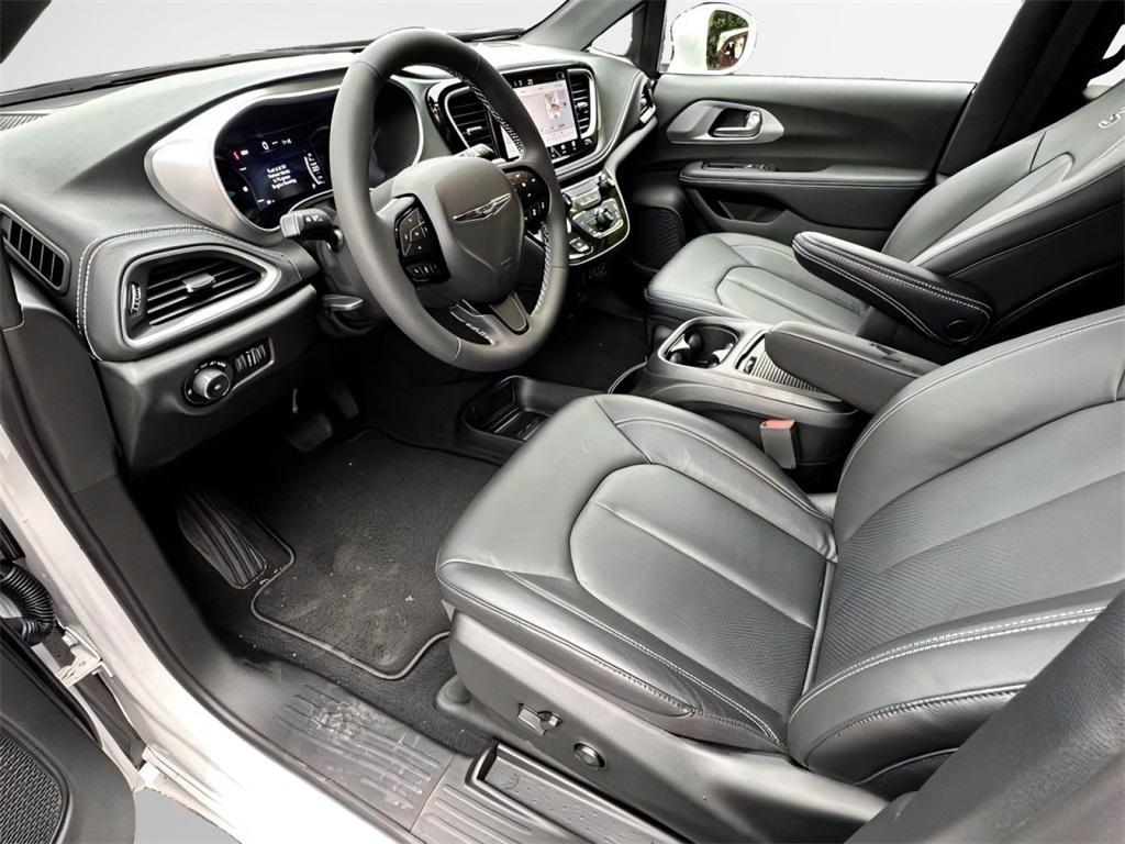 new 2022 Chrysler Pacifica Hybrid car, priced at $39,999