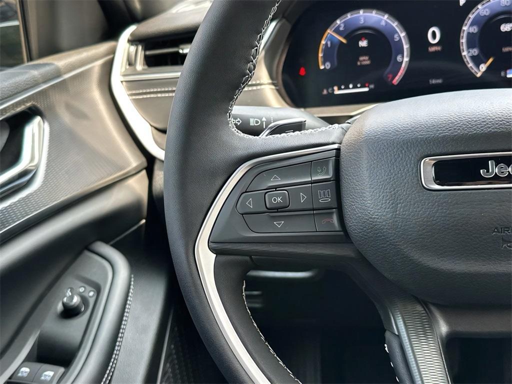 new 2025 Jeep Grand Cherokee car, priced at $38,469