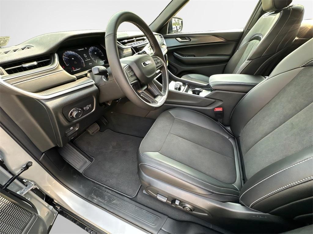 new 2025 Jeep Grand Cherokee car, priced at $38,469