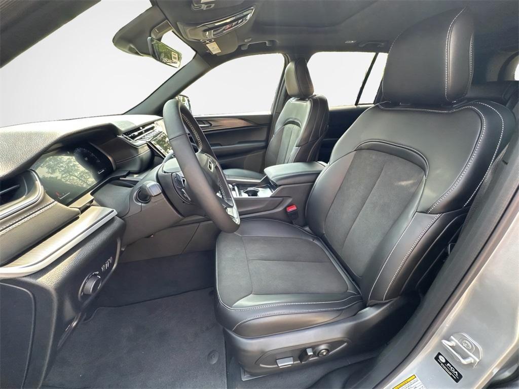 new 2025 Jeep Grand Cherokee car, priced at $38,469