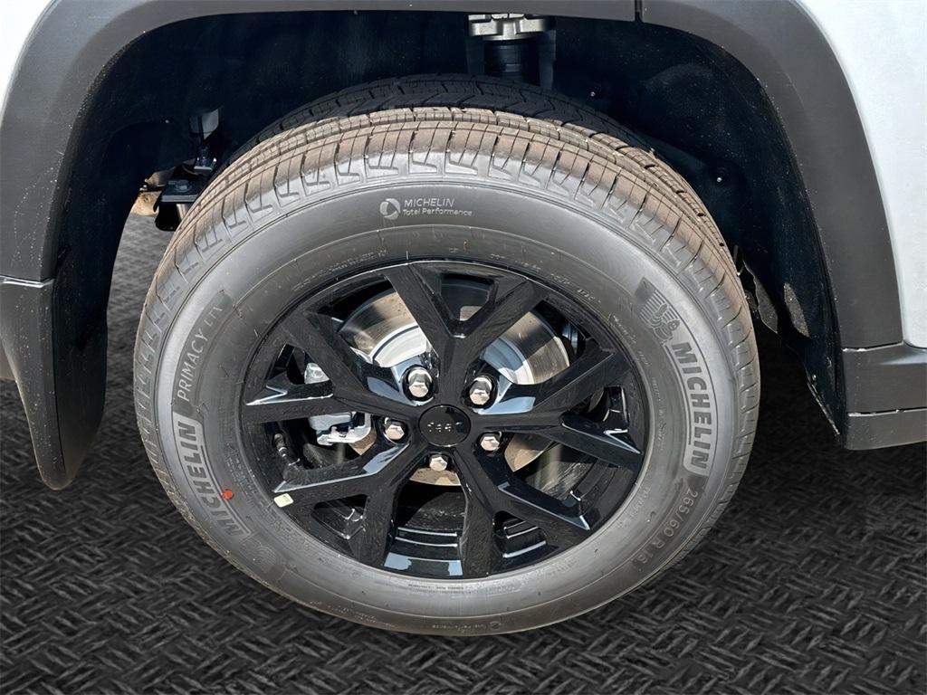 new 2025 Jeep Grand Cherokee car, priced at $38,469