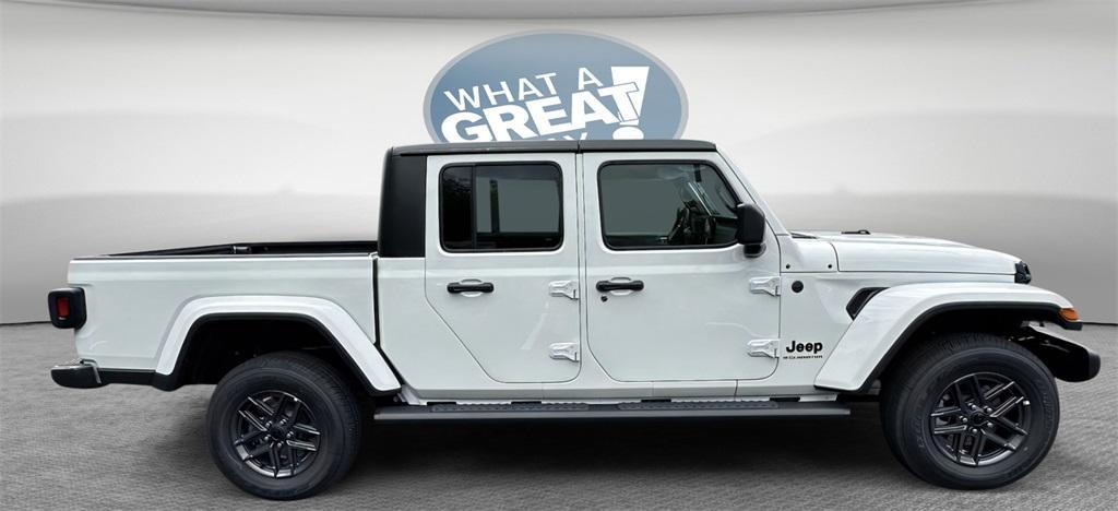 new 2025 Jeep Gladiator car, priced at $41,999