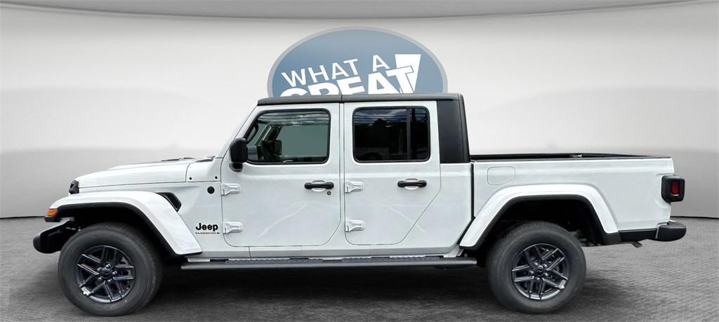 new 2025 Jeep Gladiator car, priced at $41,999