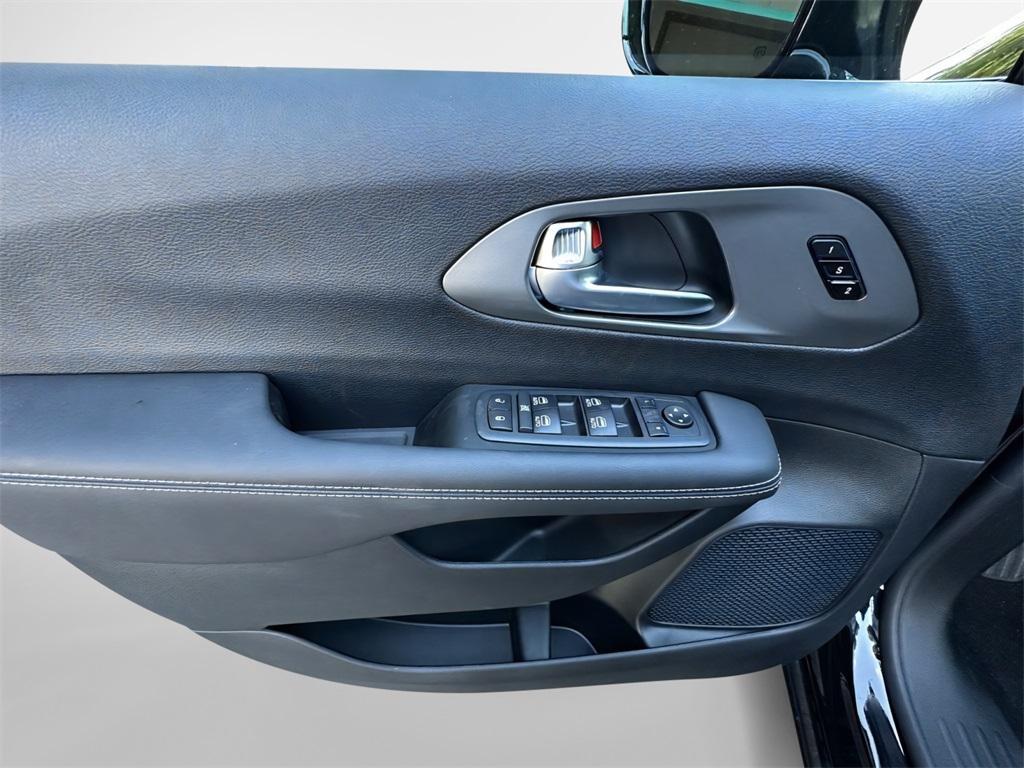 new 2026 Chrysler Pacifica car, priced at $40,948