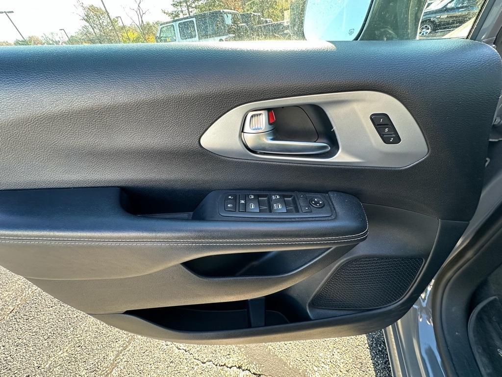 used 2020 Chrysler Pacifica car, priced at $20,436