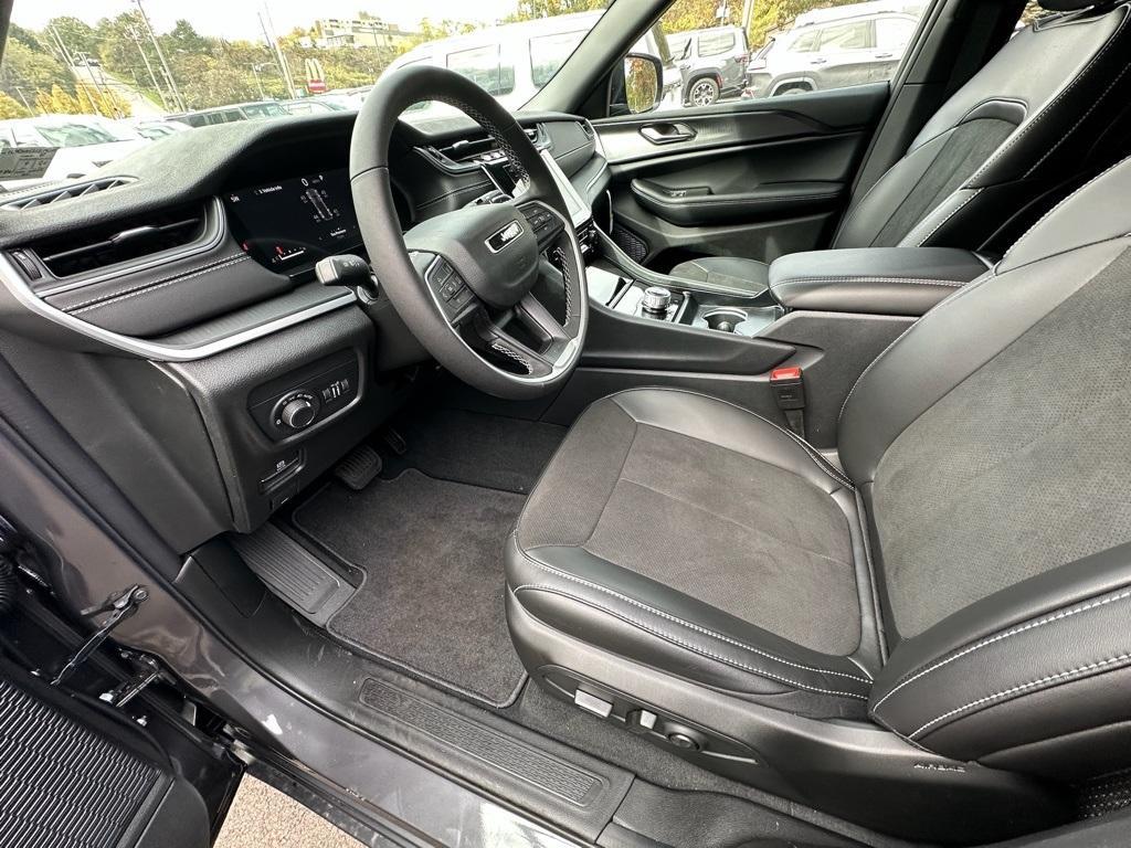 new 2025 Jeep Grand Cherokee car, priced at $42,970