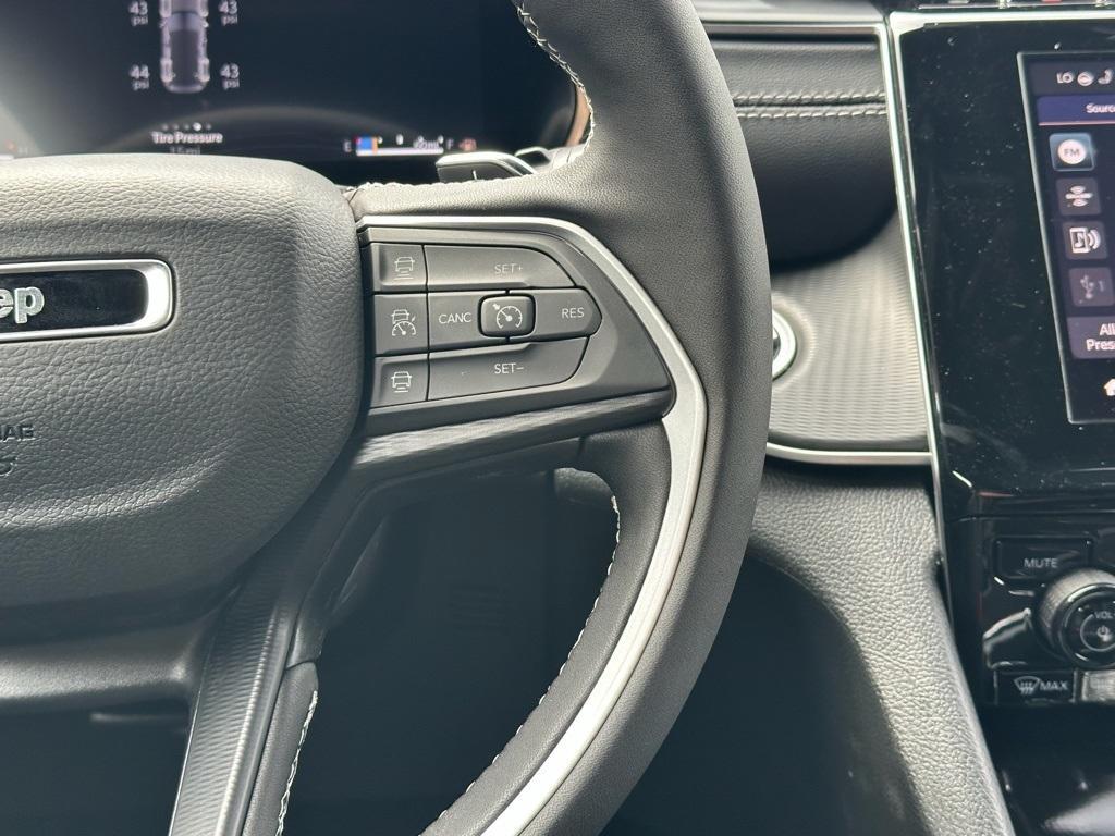 new 2025 Jeep Grand Cherokee car, priced at $42,970