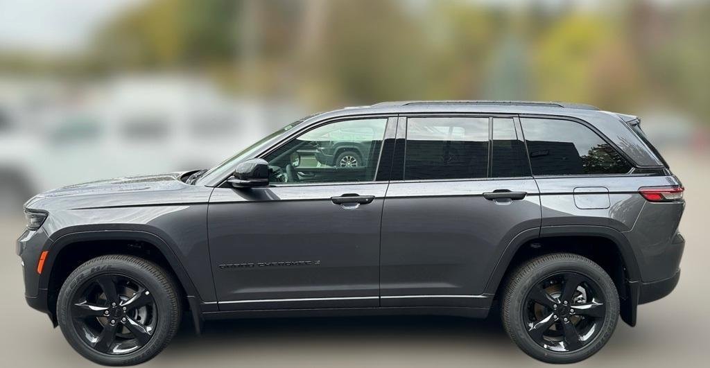 new 2025 Jeep Grand Cherokee car, priced at $42,970
