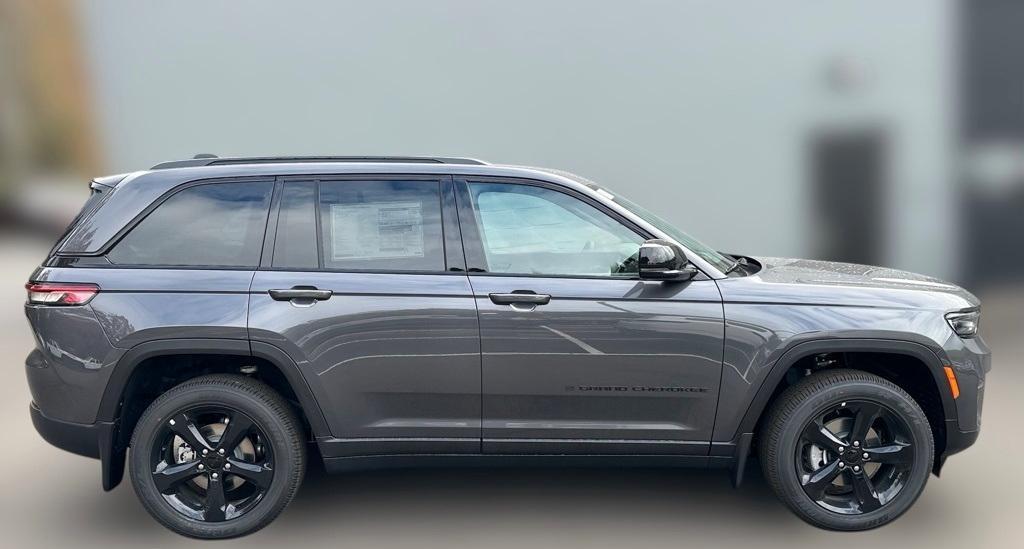 new 2025 Jeep Grand Cherokee car, priced at $42,970