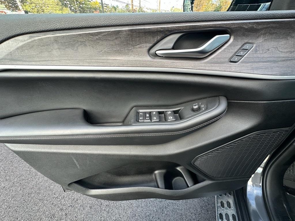 used 2023 Jeep Grand Cherokee car, priced at $32,889