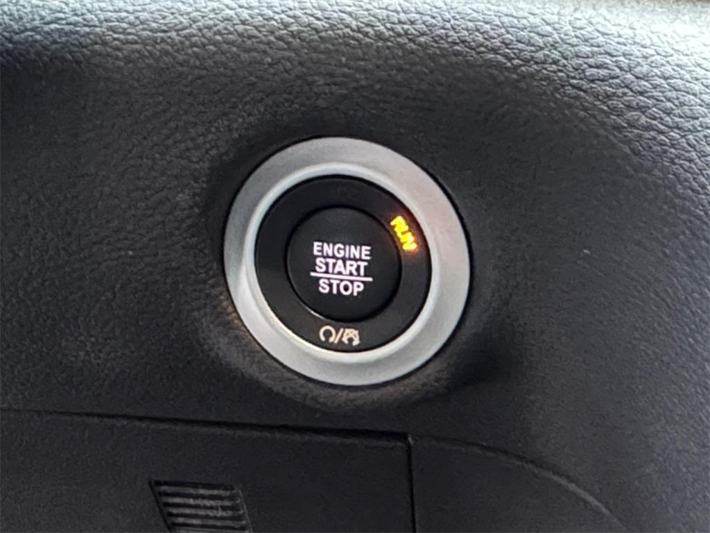 used 2022 Chrysler Pacifica car, priced at $31,123