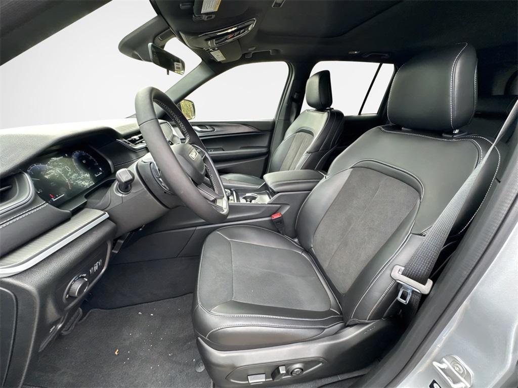 new 2025 Jeep Grand Cherokee car, priced at $40,970