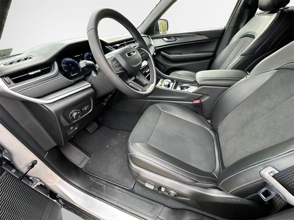 new 2025 Jeep Grand Cherokee car, priced at $40,970