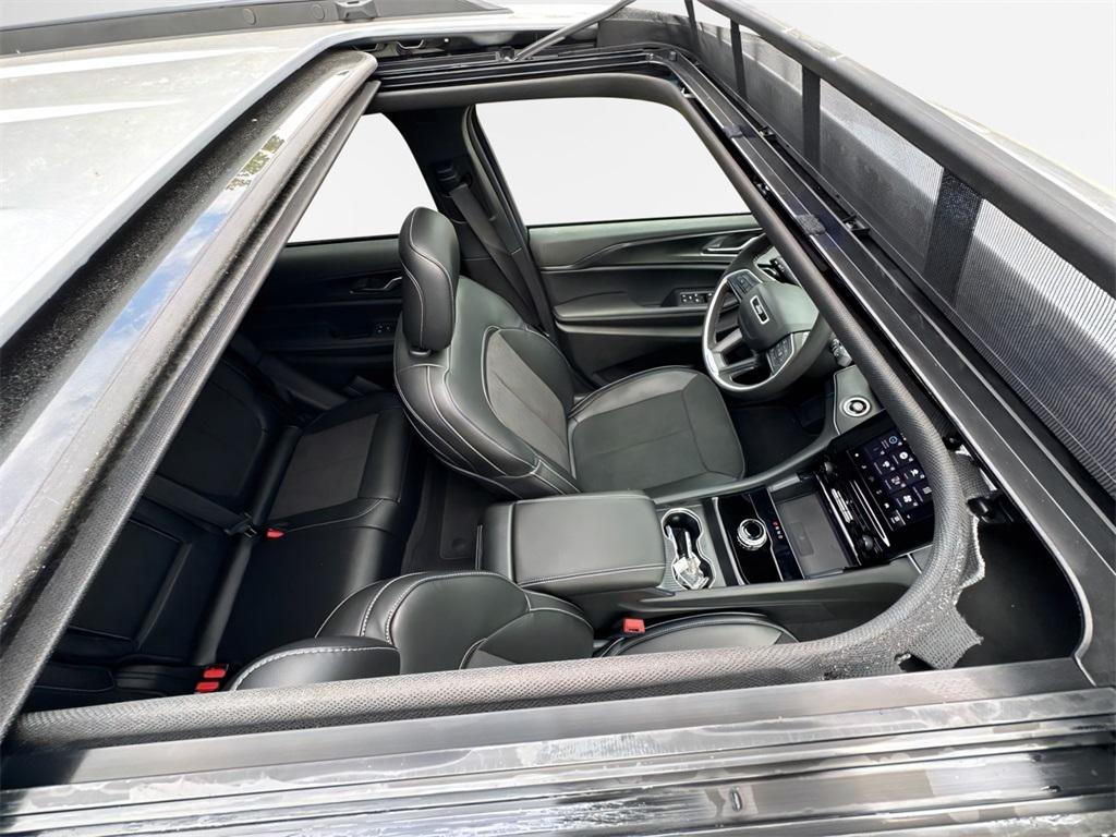 new 2025 Jeep Grand Cherokee car, priced at $40,970