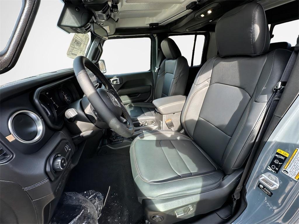 new 2025 Jeep Gladiator car, priced at $59,989