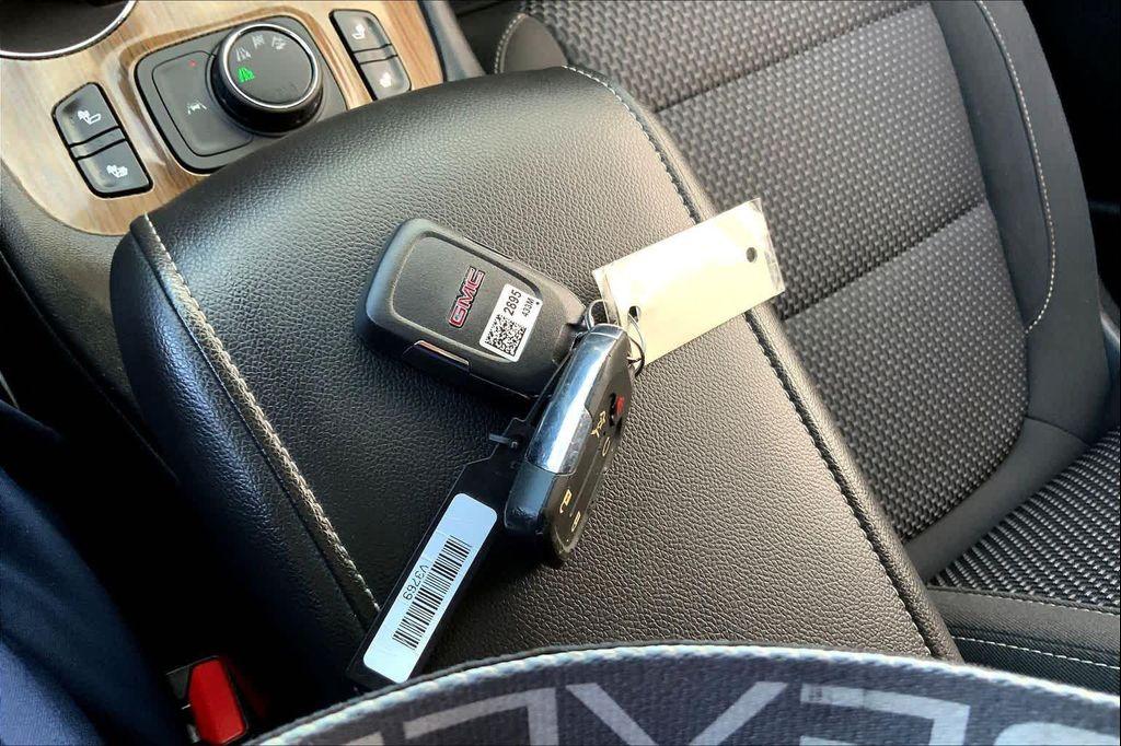 used 2023 GMC Acadia car, priced at $27,724