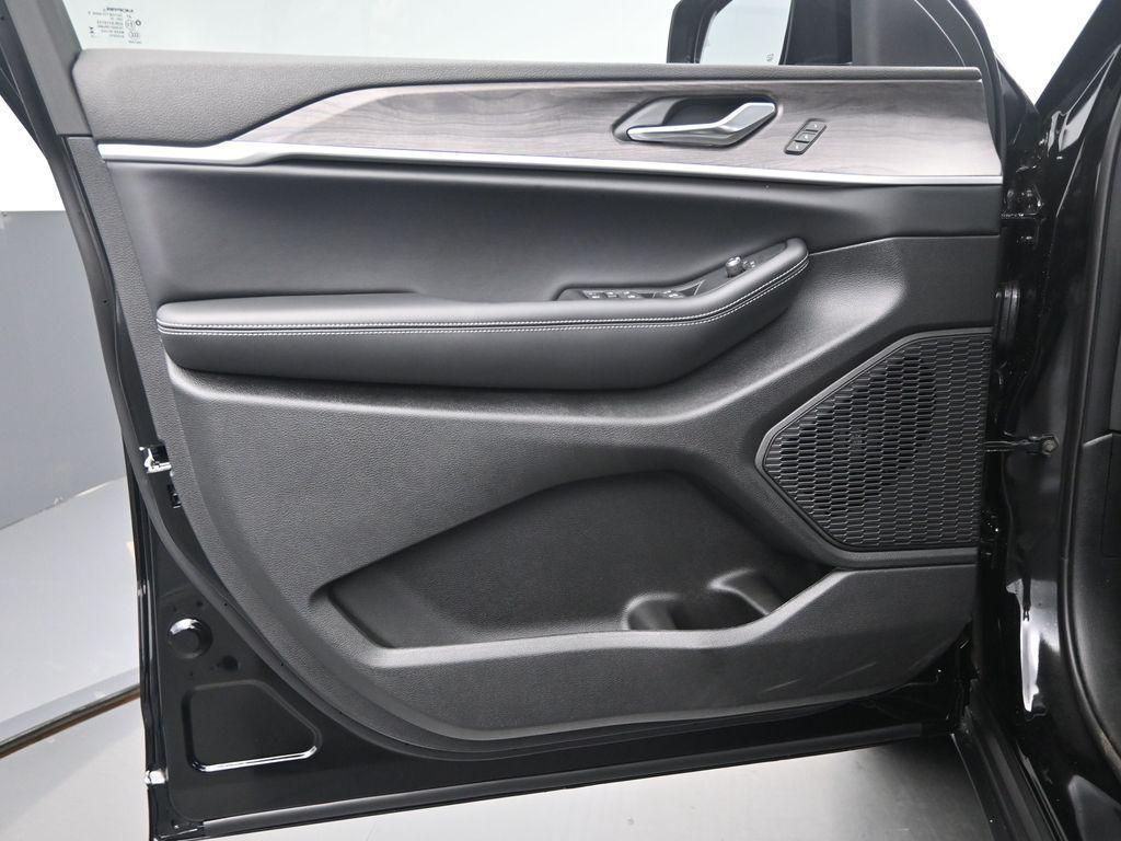 new 2025 Jeep Grand Cherokee L car, priced at $45,245