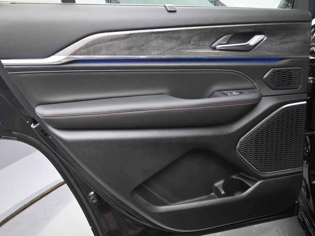 new 2025 Jeep Grand Cherokee L car, priced at $60,168