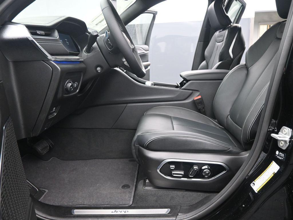 new 2025 Jeep Grand Cherokee L car, priced at $60,168