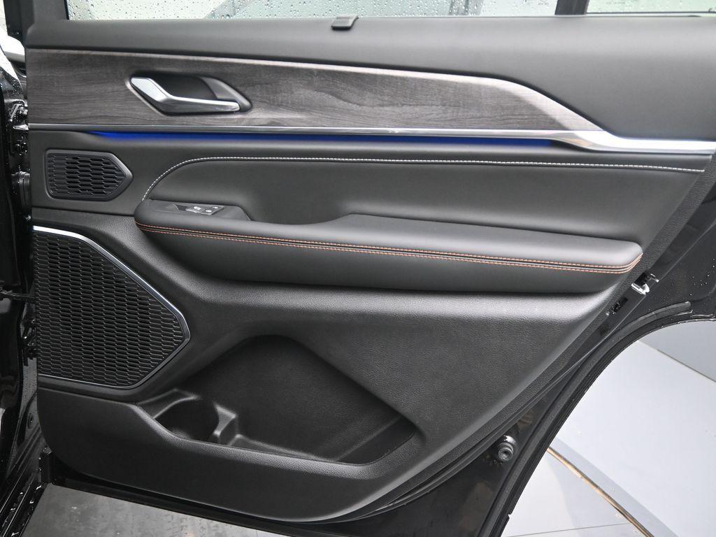 new 2025 Jeep Grand Cherokee L car, priced at $60,168
