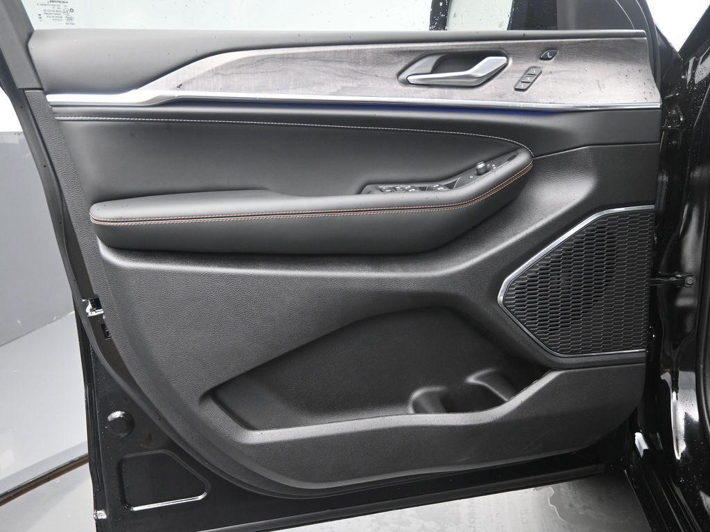 new 2025 Jeep Grand Cherokee L car, priced at $60,168