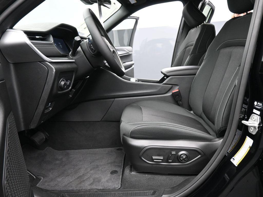 new 2025 Jeep Grand Cherokee car, priced at $42,497