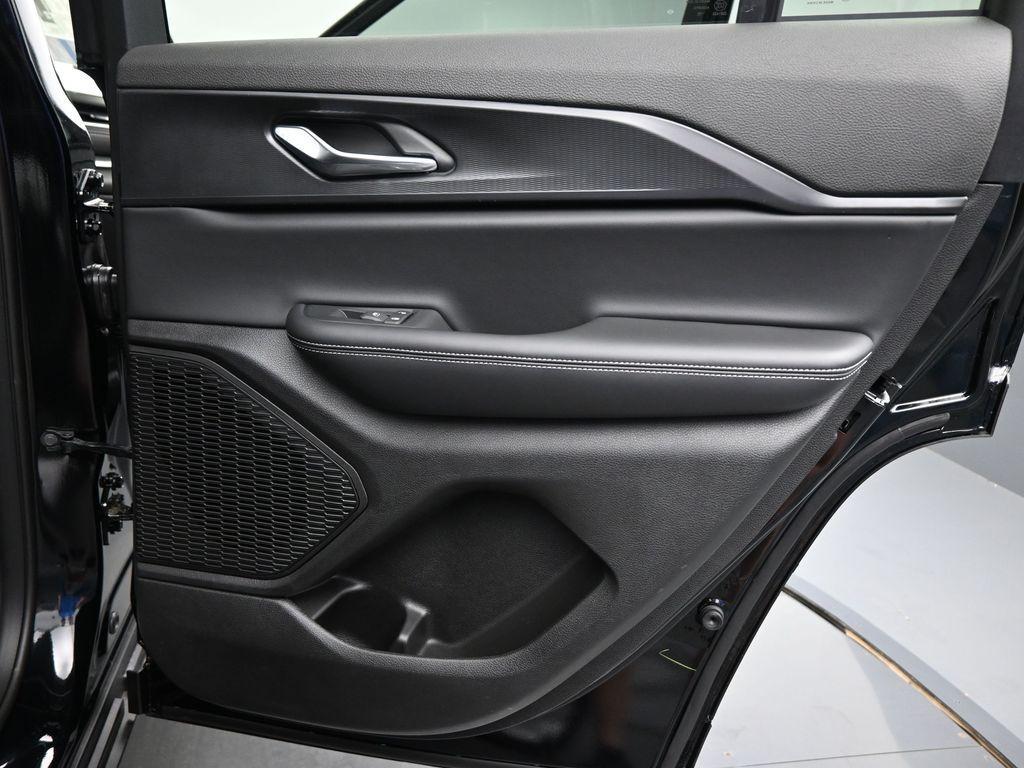 new 2025 Jeep Grand Cherokee car, priced at $42,497
