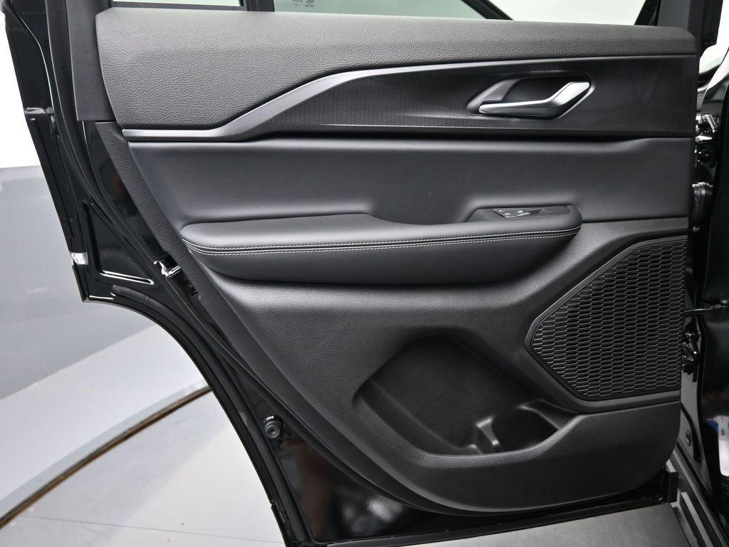 new 2025 Jeep Grand Cherokee car, priced at $42,497
