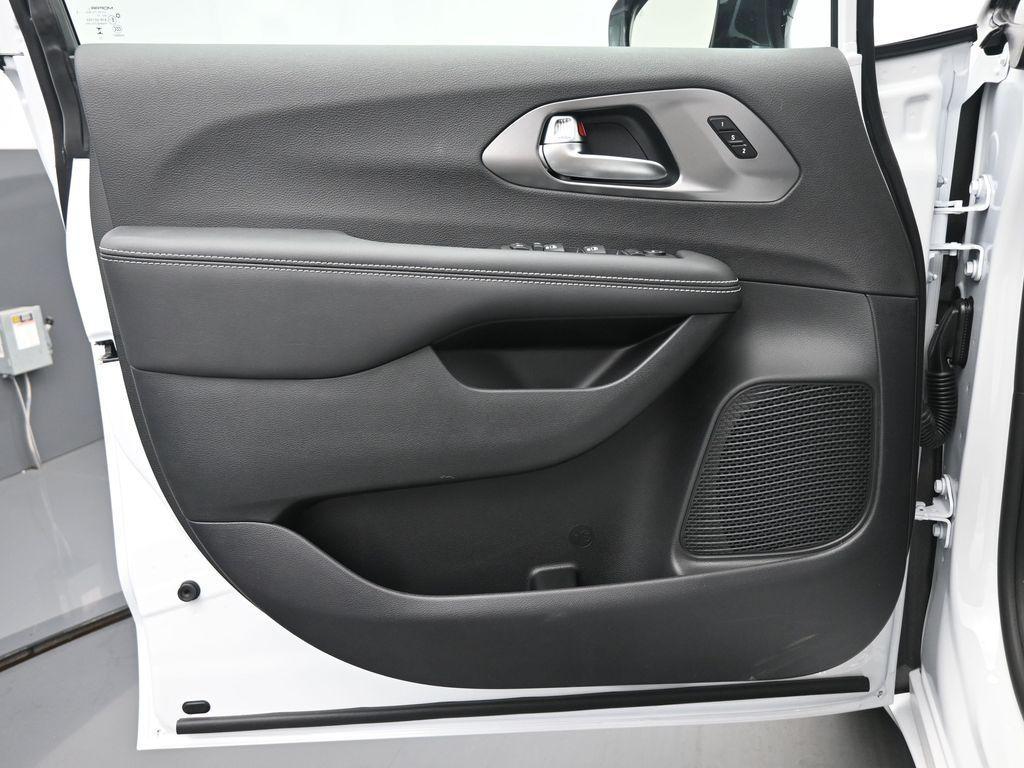 new 2026 Chrysler Pacifica car, priced at $48,765