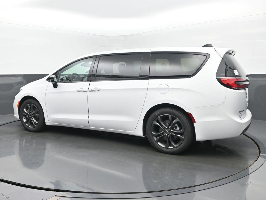 new 2026 Chrysler Pacifica car, priced at $48,765