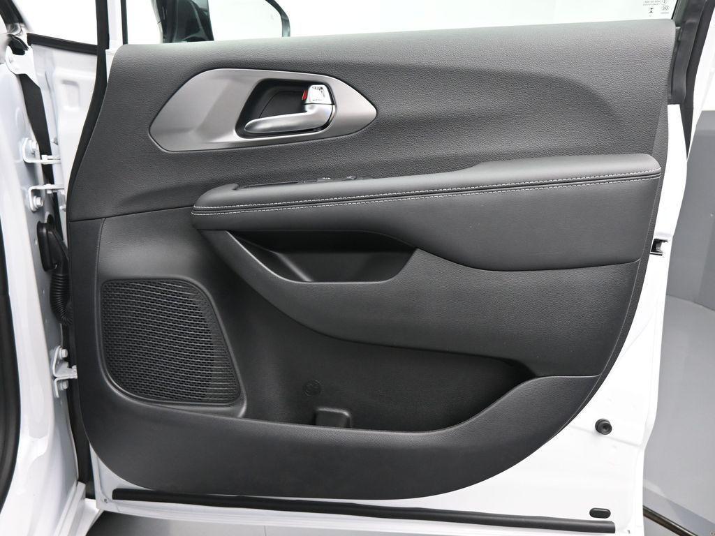 new 2026 Chrysler Pacifica car, priced at $48,765
