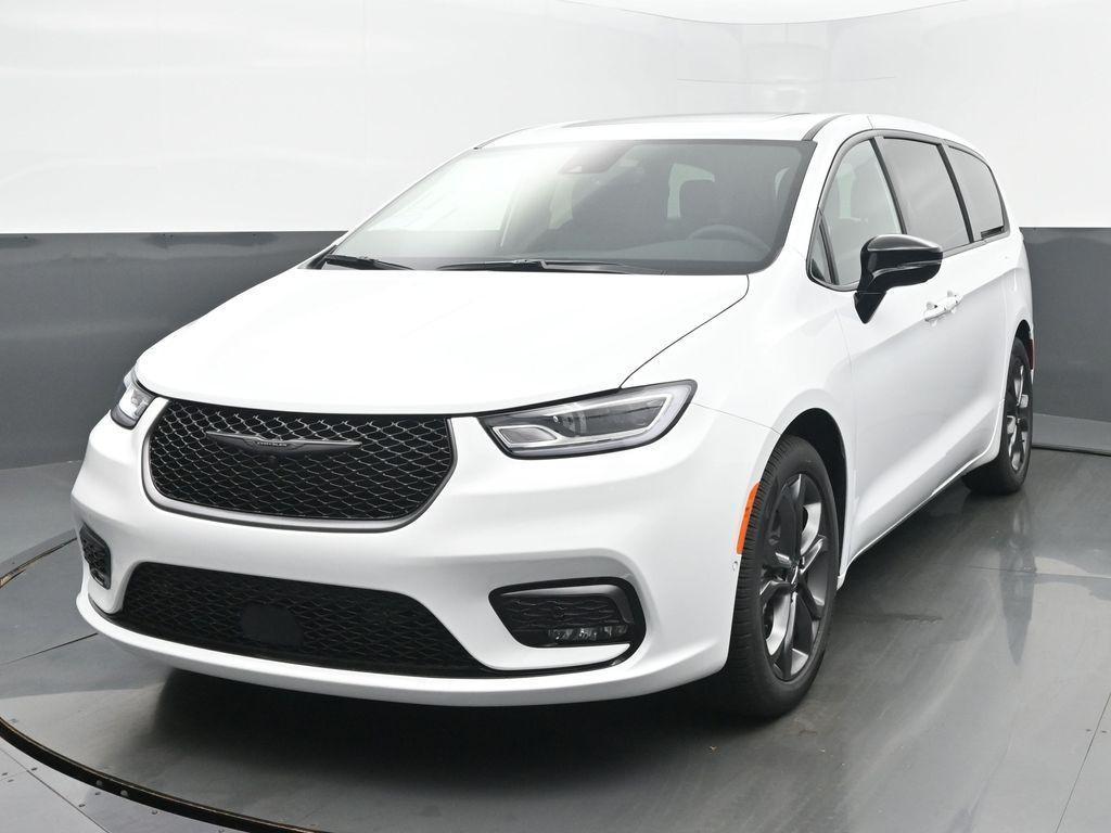 new 2026 Chrysler Pacifica car, priced at $48,765