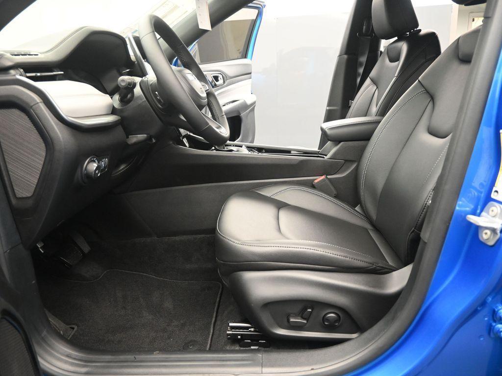 new 2025 Jeep Compass car, priced at $31,438