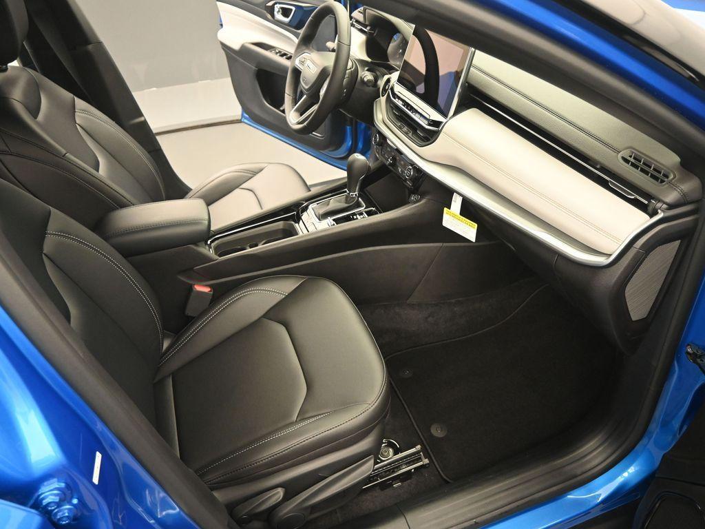 new 2025 Jeep Compass car, priced at $31,438