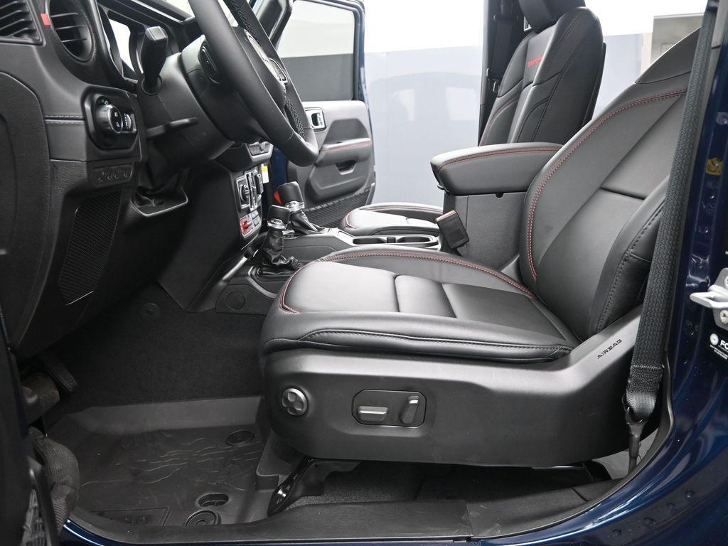 new 2025 Jeep Gladiator car, priced at $55,828