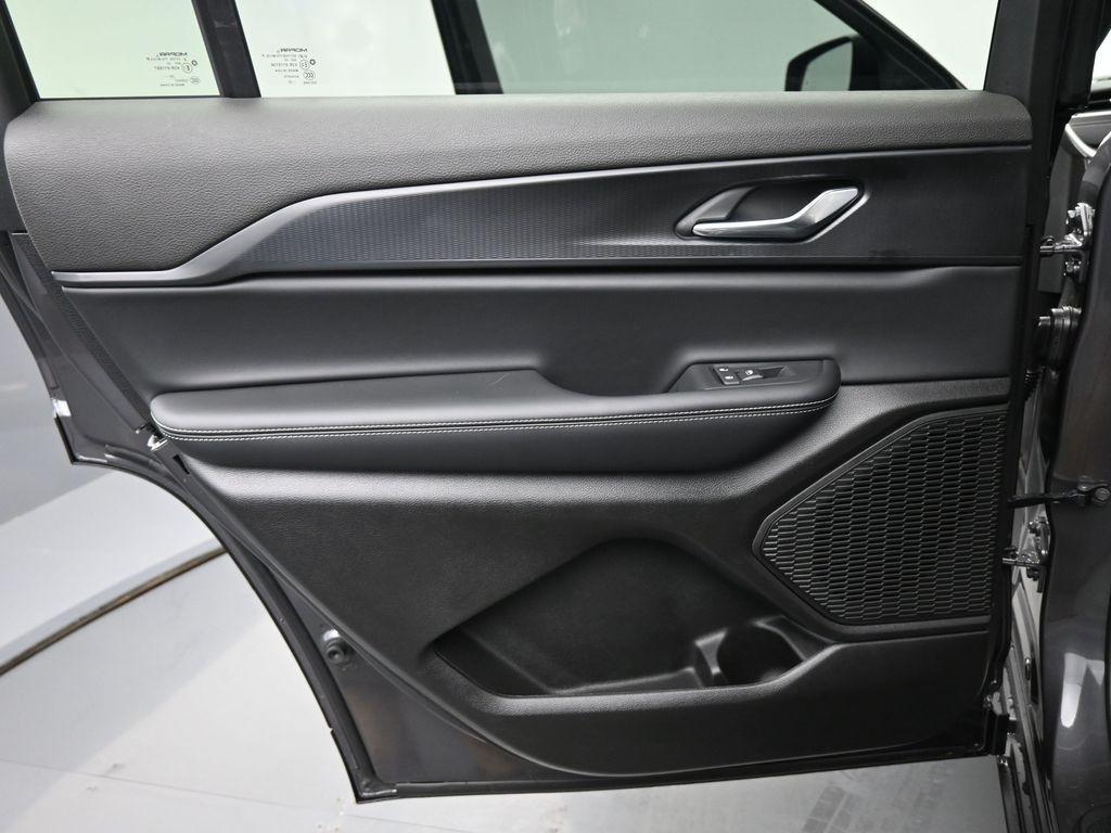new 2025 Jeep Grand Cherokee L car, priced at $45,899