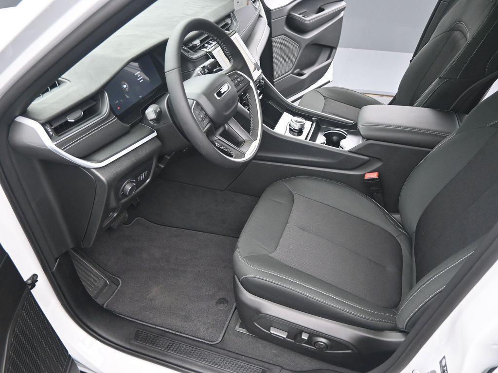 new 2025 Jeep Grand Cherokee car, priced at $39,621