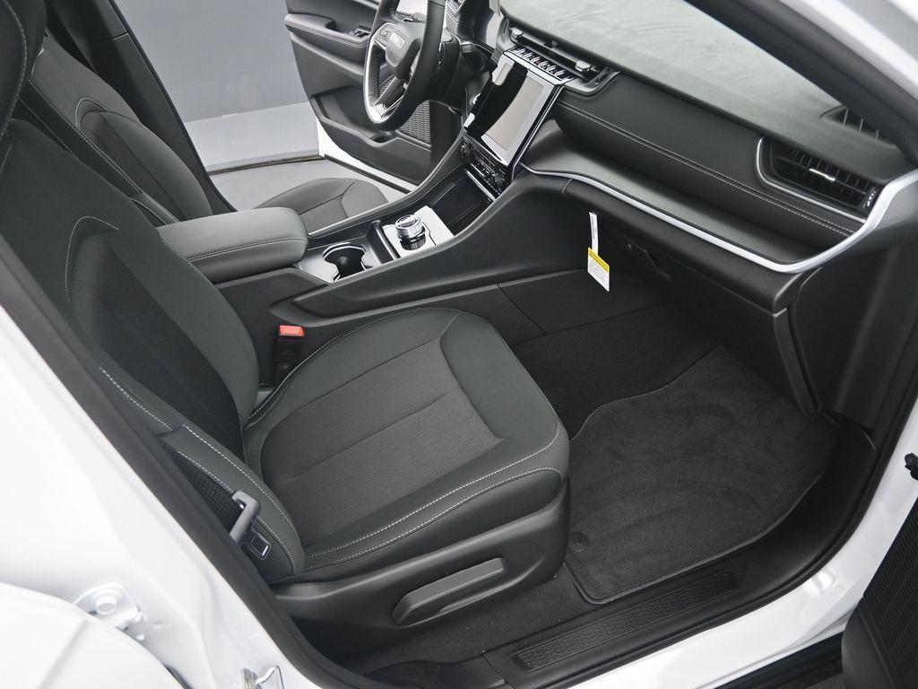 new 2025 Jeep Grand Cherokee car, priced at $39,621