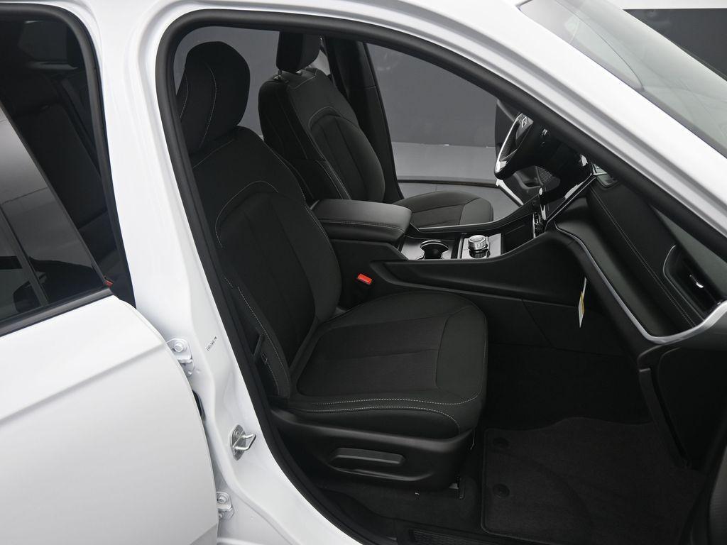 new 2025 Jeep Grand Cherokee car, priced at $38,666