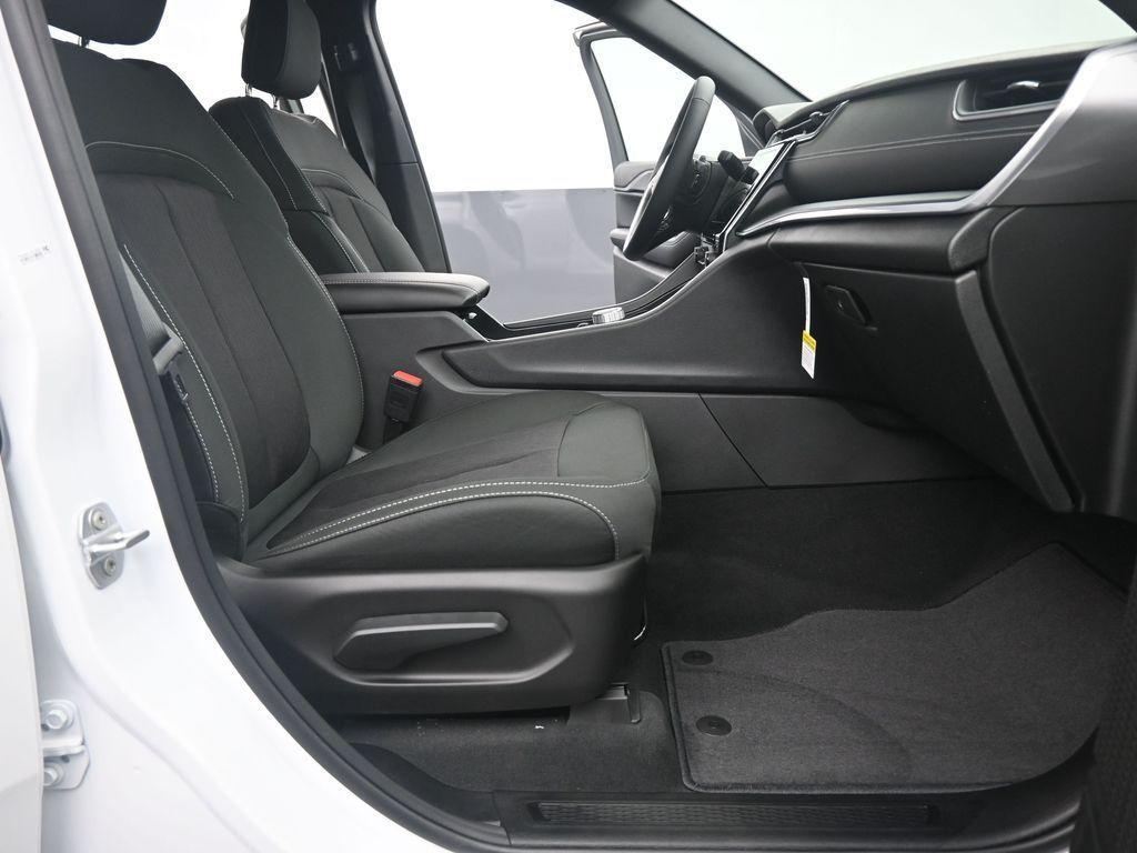 new 2025 Jeep Grand Cherokee car, priced at $38,666