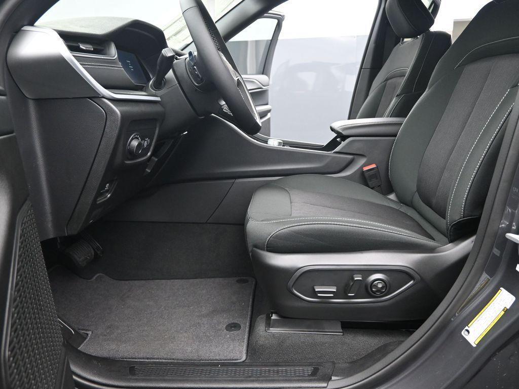 new 2025 Jeep Grand Cherokee car, priced at $40,187