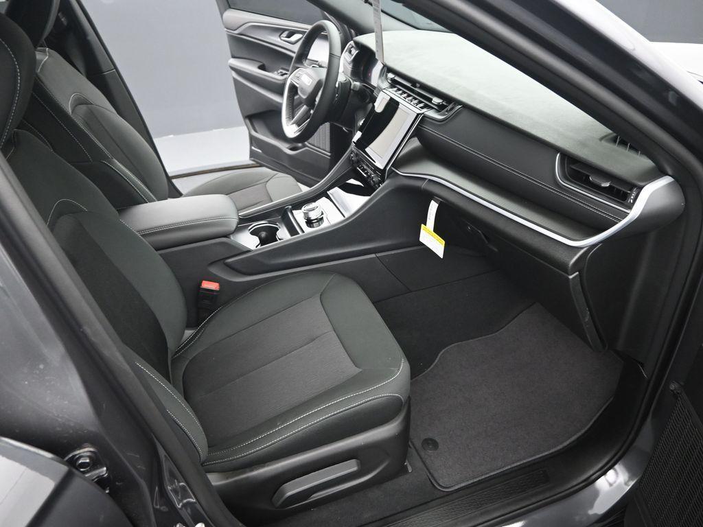 new 2025 Jeep Grand Cherokee car, priced at $40,187