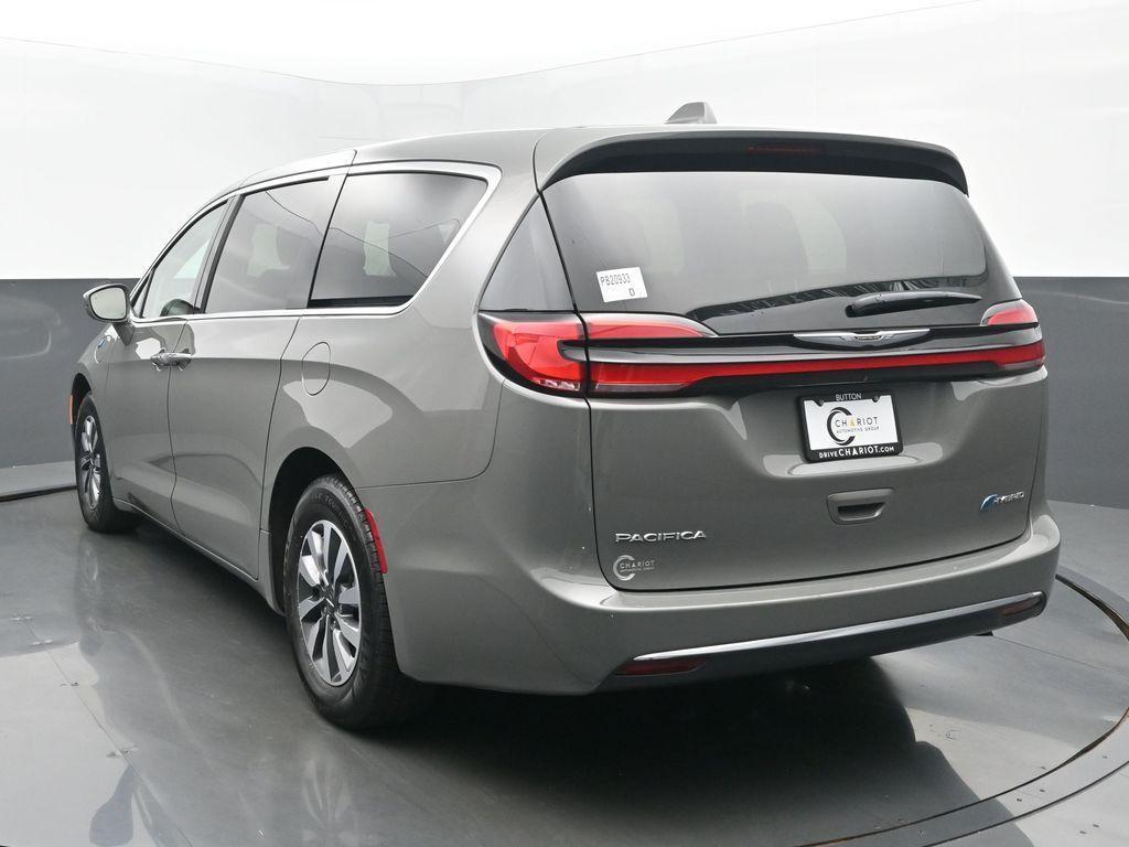 used 2022 Chrysler Pacifica Hybrid car, priced at $25,999
