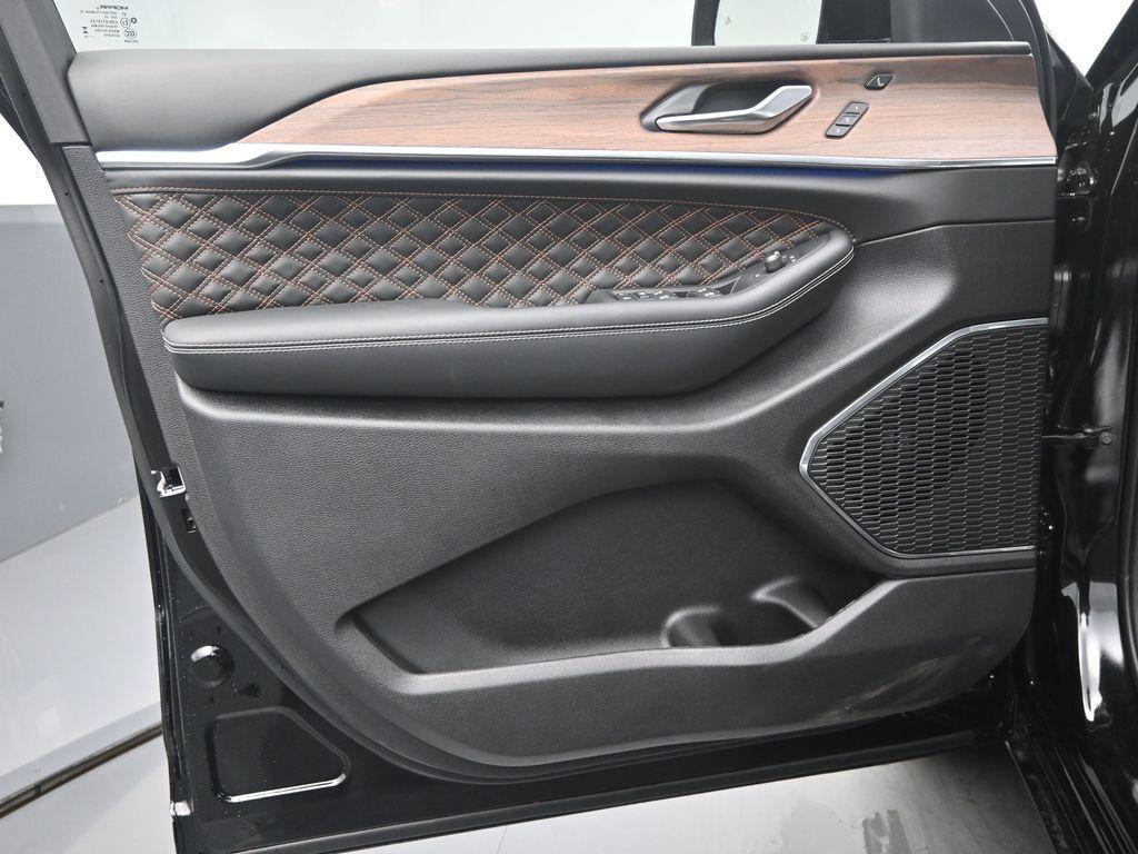 new 2025 Jeep Grand Cherokee L car, priced at $62,266