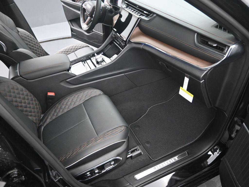 new 2025 Jeep Grand Cherokee L car, priced at $60,290