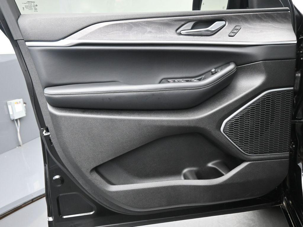 new 2025 Jeep Grand Cherokee 4xe car, priced at $61,245